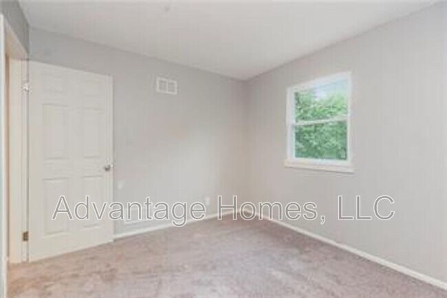 Photo - 1423 E Haven Ln Unit KS 66062