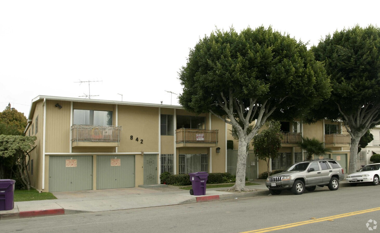 830-842 Elm Ave Apartments - 830-842 Elm Ave Apartments