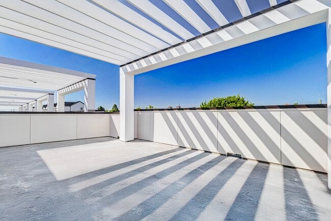 Building Photo - 5634 Dolores St