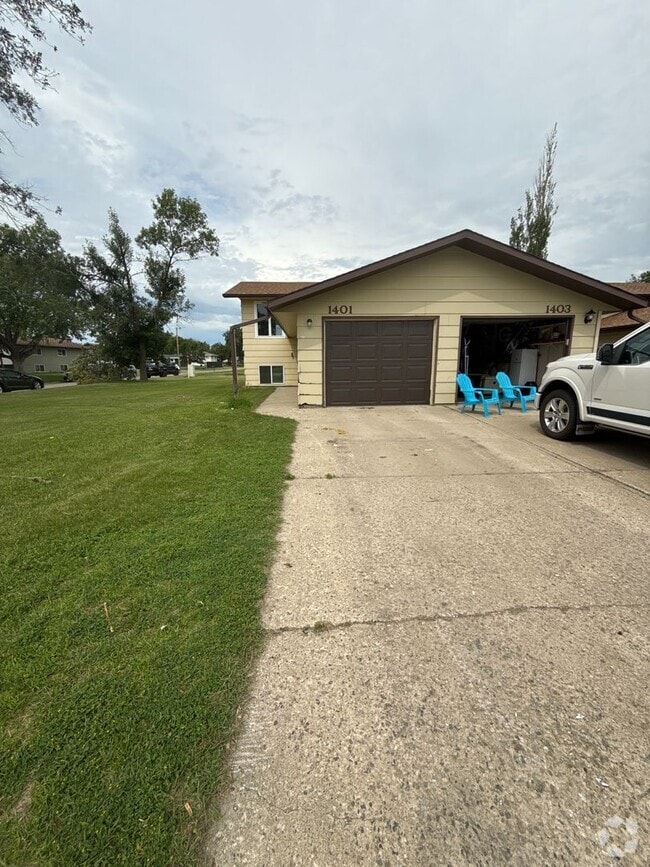 Building Photo - 2 bedroom Town House