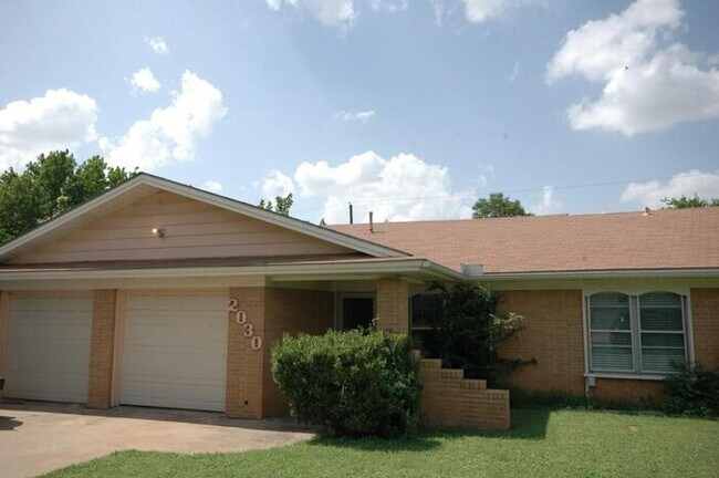 Building Photo - EAST SIDE CHARMER! Rental