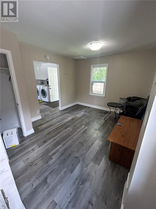 Photo - 394 Bond St Unité 1