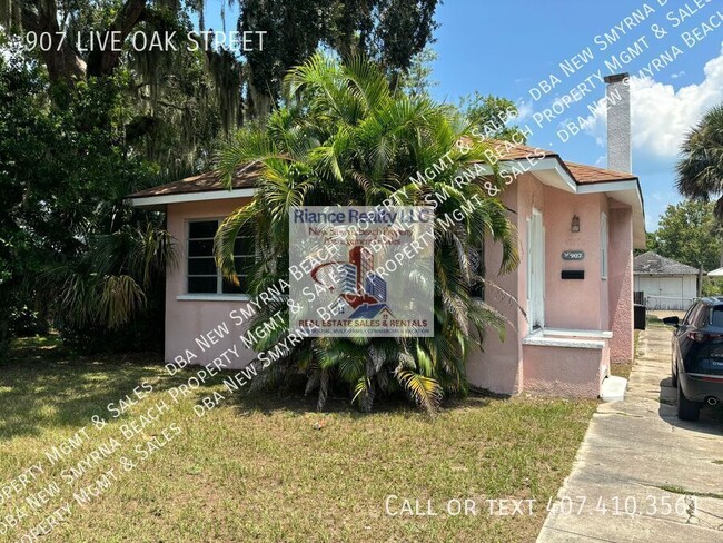 Photo - 907 Live Oak St House