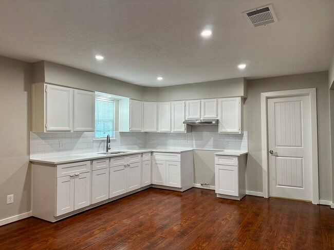 Photo - 1810 Edgewood St