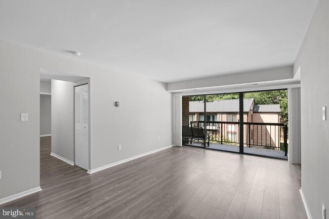 9728 Kingsbridge Dr Unit 302