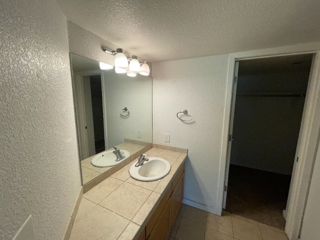 Photo - 2830 E College Ave Unidad 304