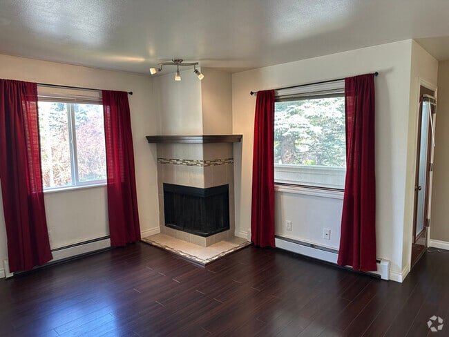 Building Photo - 1930 Congress Cir Unit 1 Rental