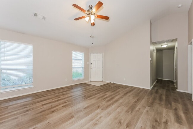 Photo - 1108 Boxwood Dr