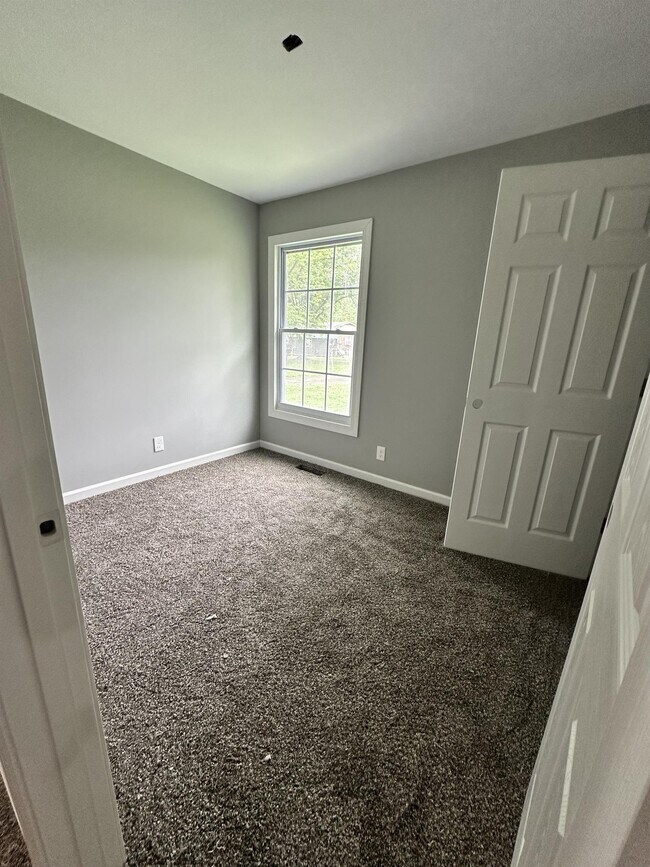 Photo - 1405 Heather Pl