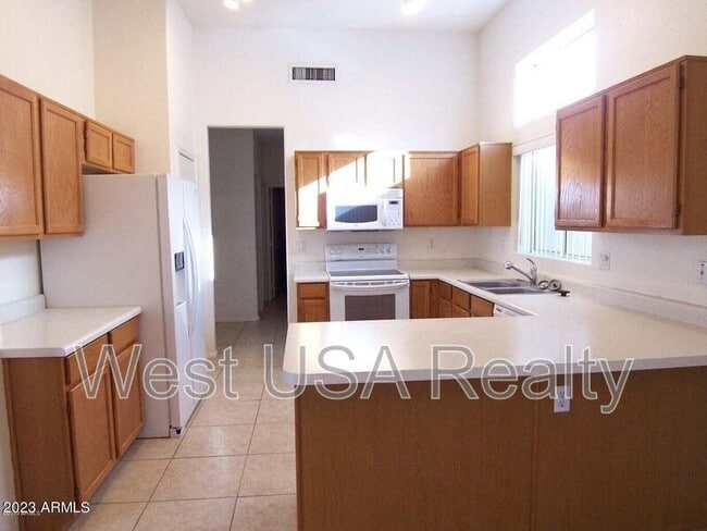 Photo - 1561 E Stanford Ave