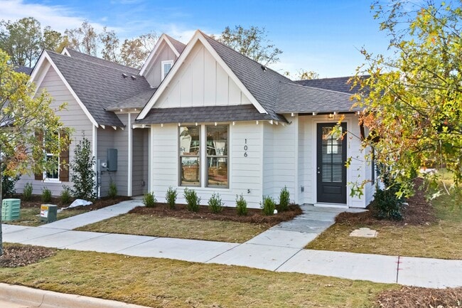 Building Photo - 106 Summer St