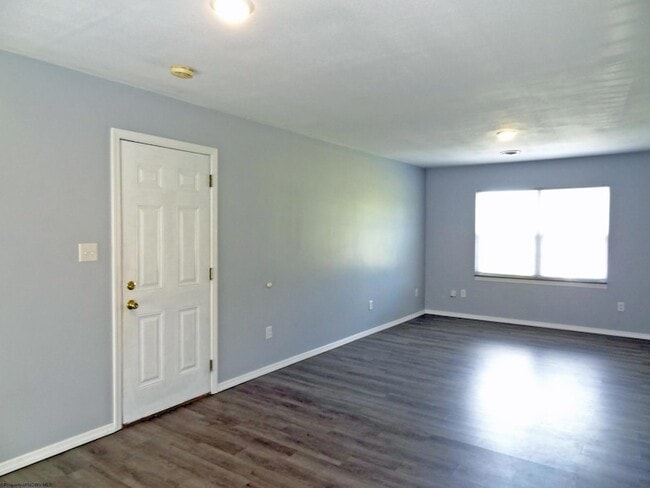 Photo - 1002 Bakers Ridge Rd