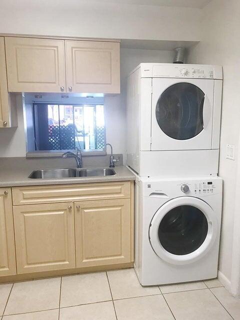 Building Photo - 2050 Oleander Blvd Unit 1-105