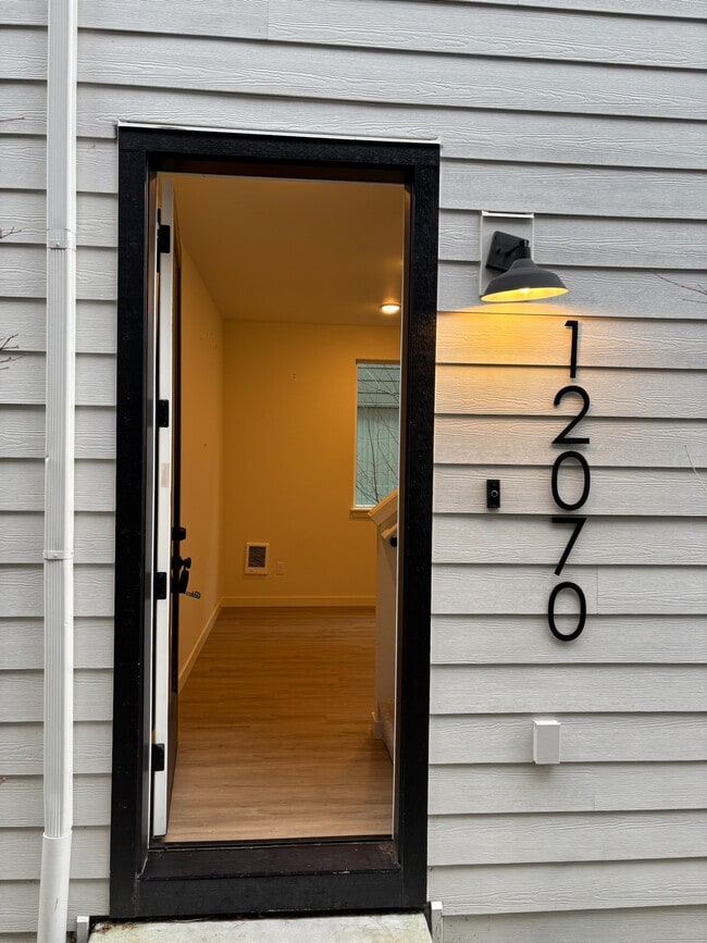 Photo - 12070 SE Pine St Unidad Pine Street