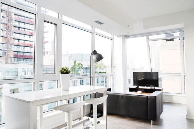 Building Photo - 199 Richmond St W