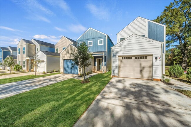 Photo - 706 W Dallas St