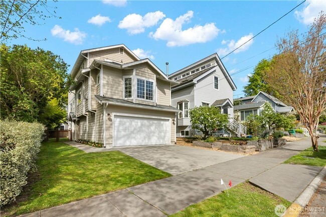 Building Photo - Lower Phinney-Whittier Heights spacious 4 bedroom house + 2-car garage