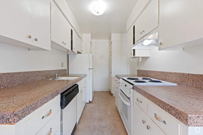 2BR, 2BA - 1080SF - Kitchen