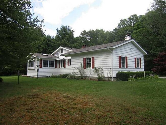 Photo - 301 Wolf Rock Rd