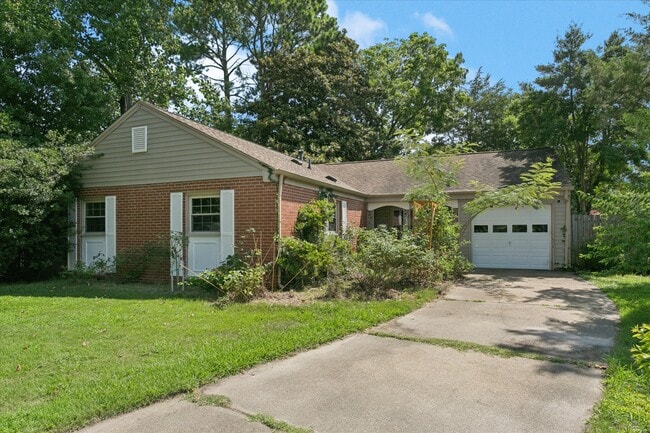 Building Photo - 700 Pelham Dr Rental