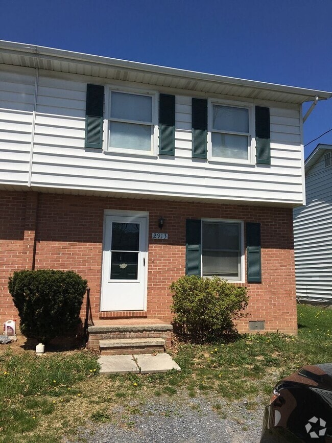 Building Photo - 2913 Packer St Rental