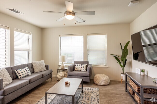 4HAB, 3BA- 1584 - Yugo Austin Corner