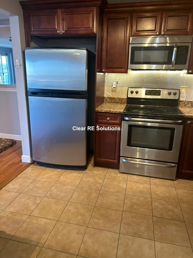 Photo - 200 Cove Way