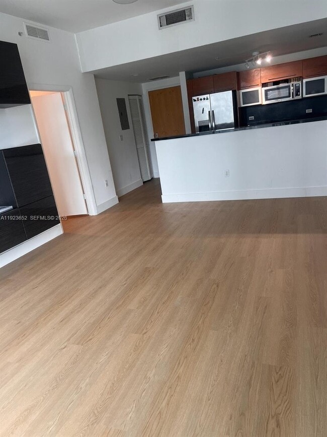 Building Photo - 253 NE 2nd St Unit 2701