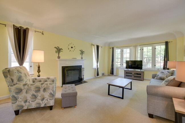 Building Photo - 10508 S Claremont Ave Unit ID1305927P
