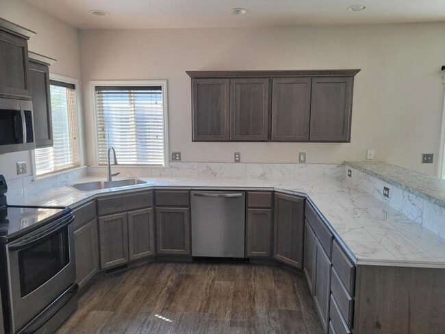 Photo - Great Location! 4 bedroom!