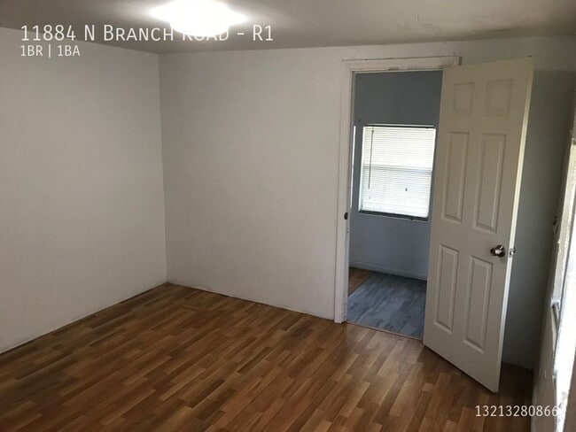 Building Photo - 11884 N Branch Rd Unit R1