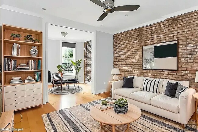 Building Photo - 110 Bedford St Unit 2C Rental