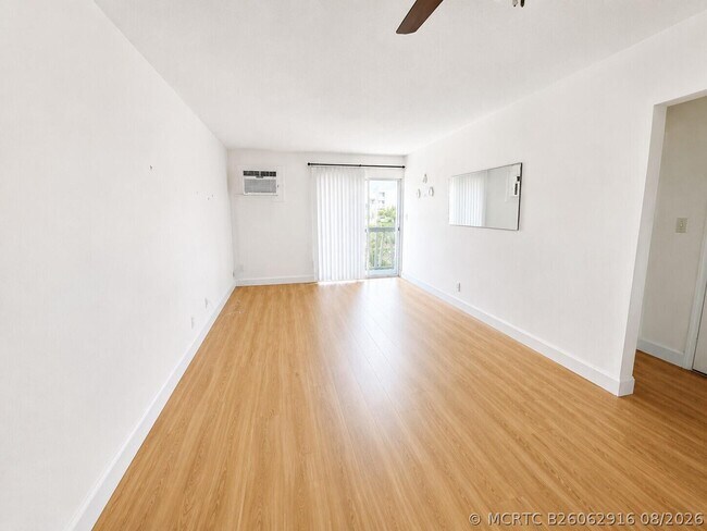 Photo - 510 Lake Shore Dr Unit 29