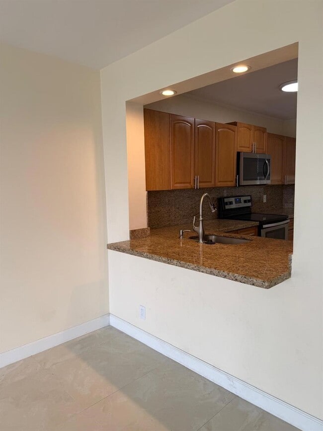 Photo - 9420 Poinciana Pl Unit #416