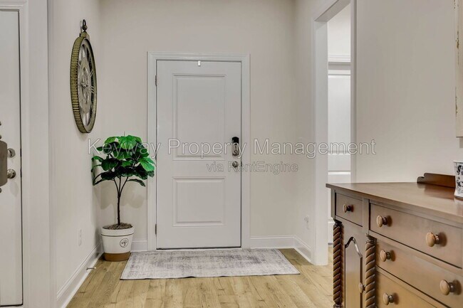 128 Fitzsimmon's Dr