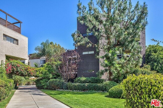 Photo - 950 Kings Rd Unidad 143