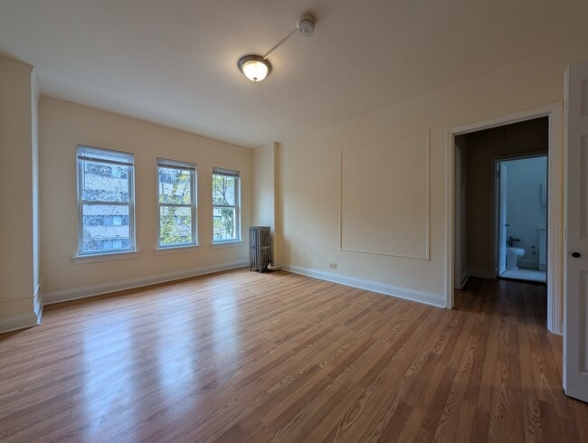 Photo - 5417 N Kenmore Ave