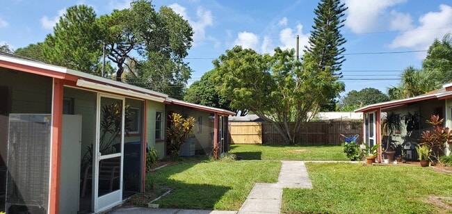 Building Photo - 3351 Hillsdale Ave Unit B