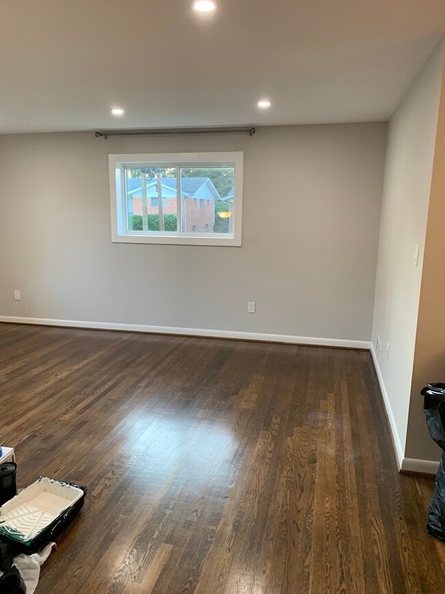 Photo - 10031 Renfrew Rd