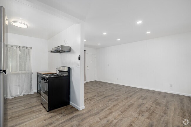 1BR, 1BA - 650SF
