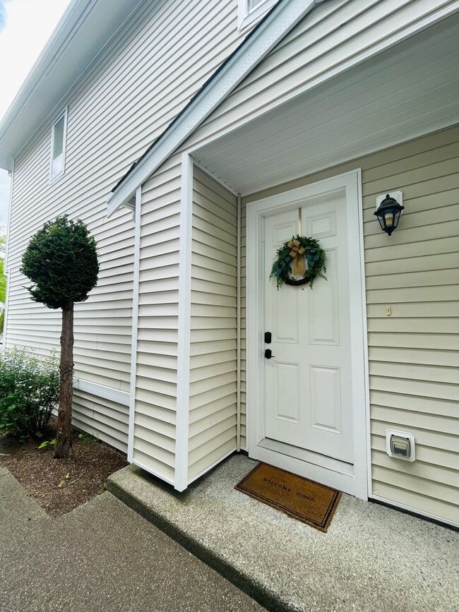 DuPont 2 bedroom 2 bath townhome - DuPont 2 bedroom 2 bath townhome