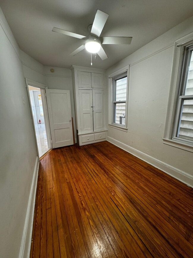 Photo - 76 W 45th St