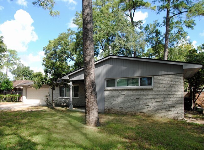 10034 Cedardale Dr