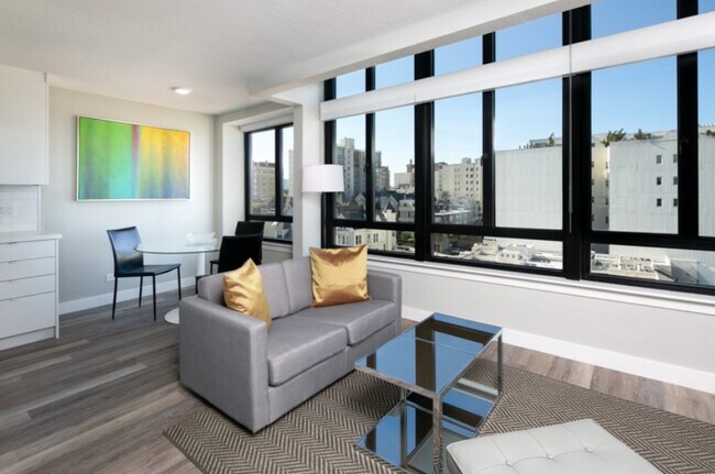 2000 Broadway Street Apartments