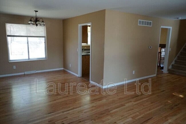 Photo - 1853 S Oakland St