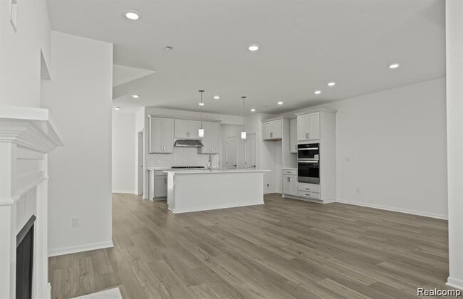 5570 E Spaniel Dr