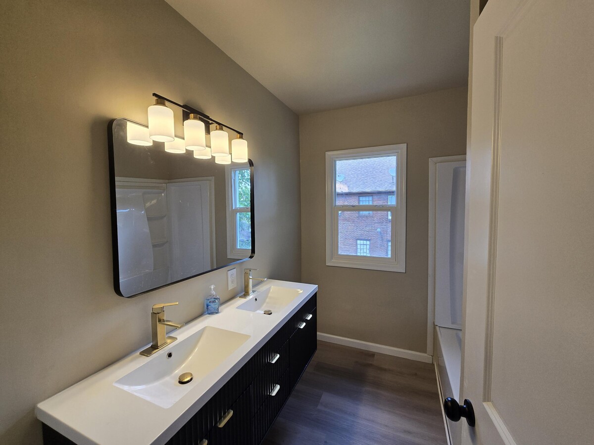 Photo - 3347 Webb St