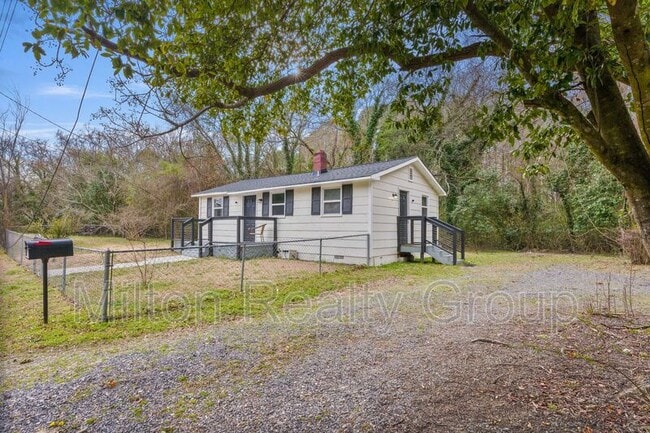 Photo - 700 Ross Rd