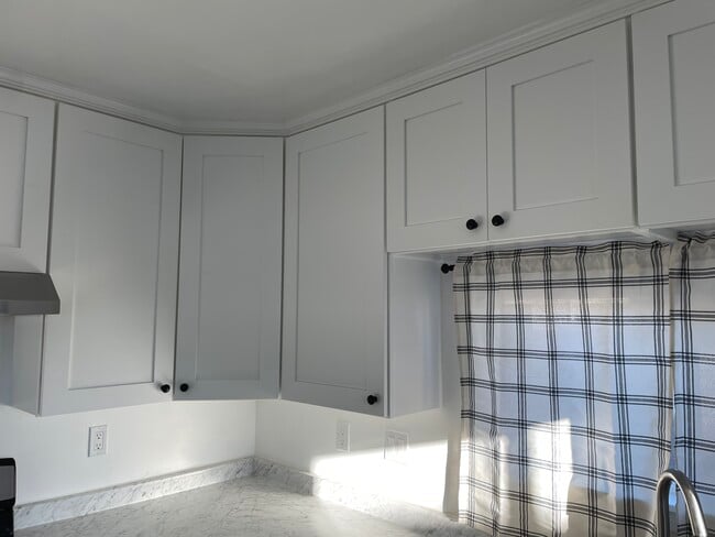 Building Photo - 265 E 69th Way