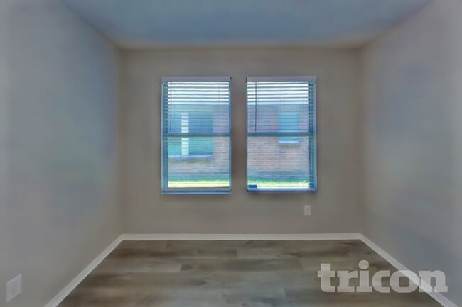 Photo - 2328 White Oak Dr
